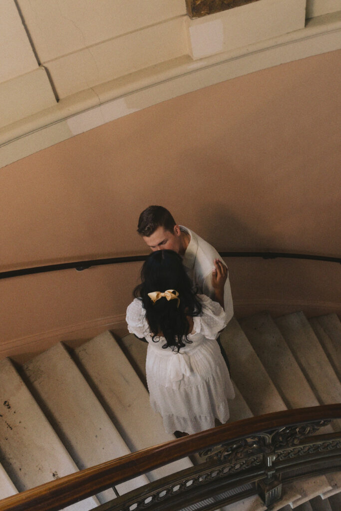 Couple poses at the National Gallery of Art